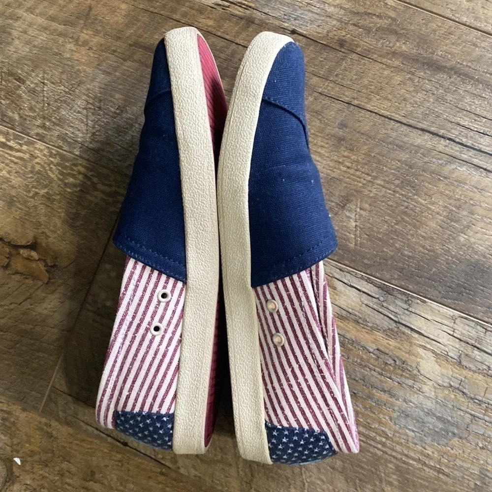 Toms Patriotic Red/White/Blue Women’s Size 8.5 W